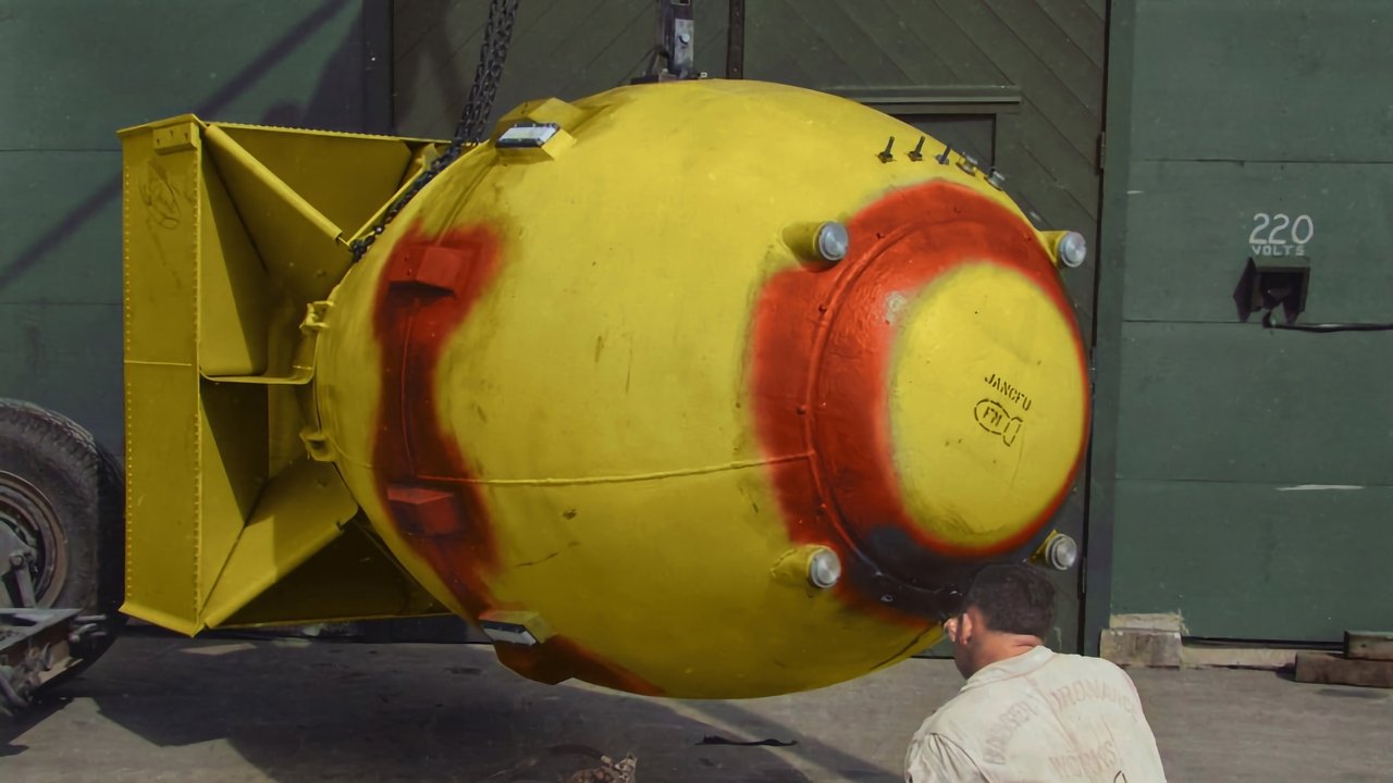 The Manhattan Project in Colour backdrop