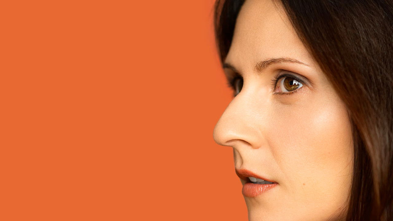 Korine Côté - Gros plan backdrop