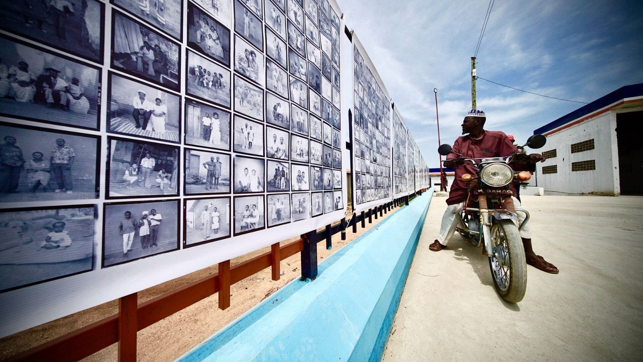Memories of Love Returned backdrop
