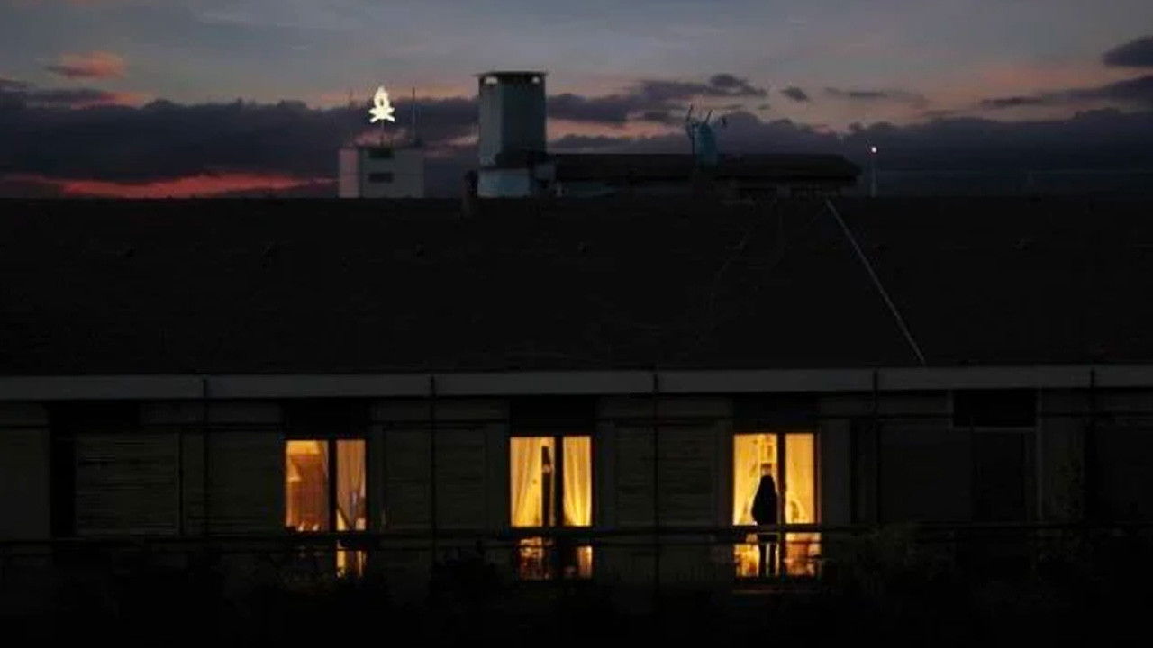 Un altro domani backdrop