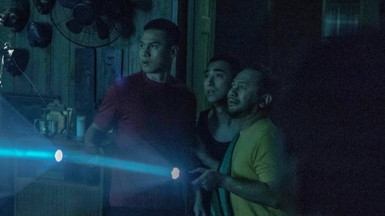 Jeritan Malam backdrop