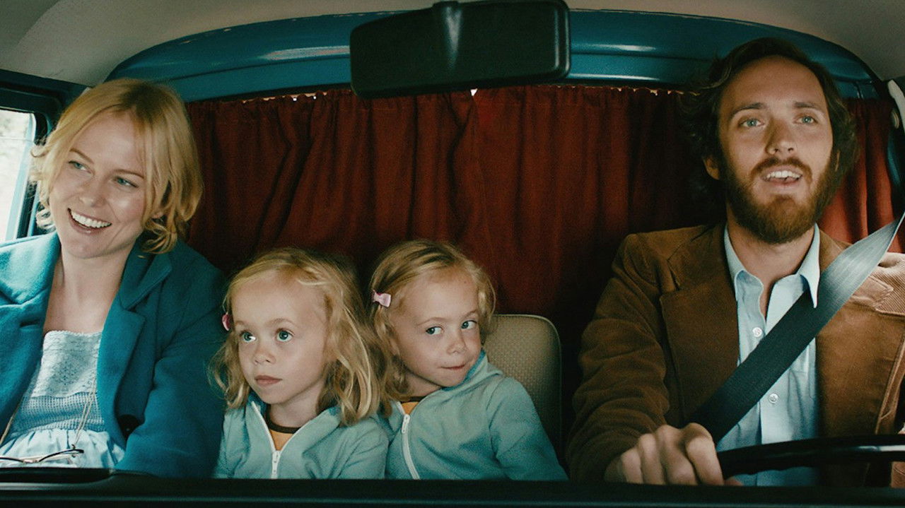 Mormor og de åtte ungene backdrop