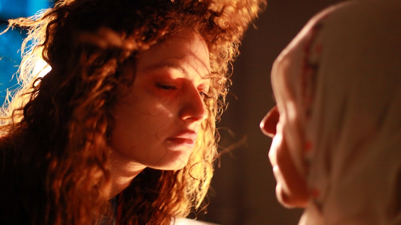 Hannas: Karanlıkta Saklanan backdrop