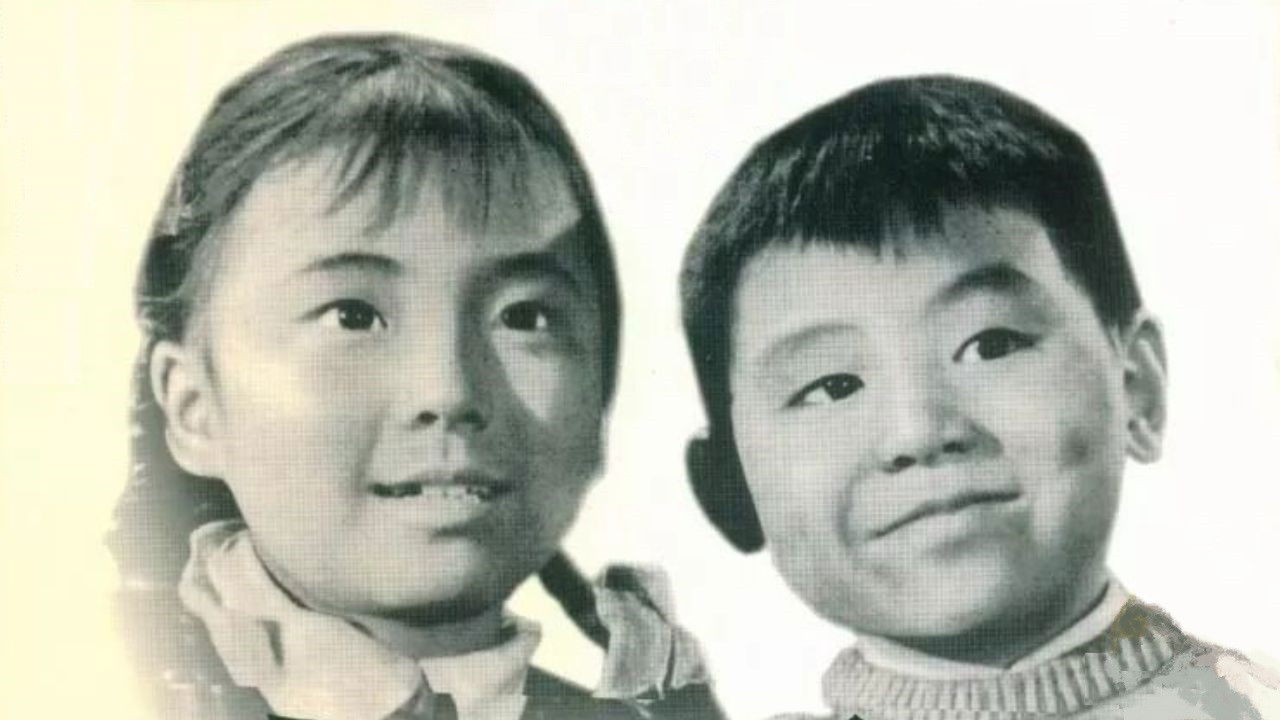 Lalan and Dongdong backdrop