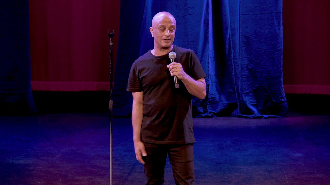 Akmal: Transparent backdrop