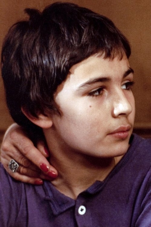 Samy Ben-Youb as Momo