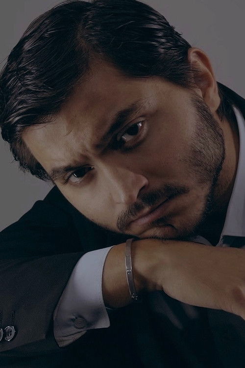 Eltəkin Xan as Yunis