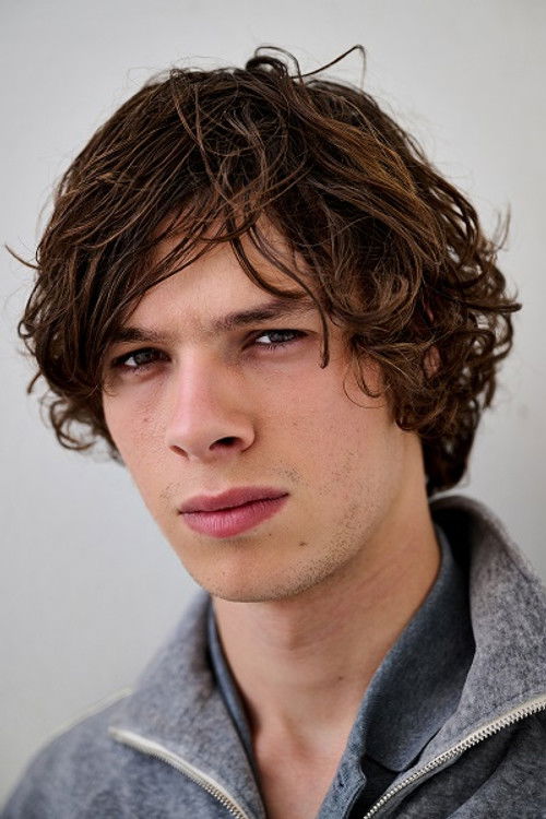 Paul Kircher as Mickaël Wassy