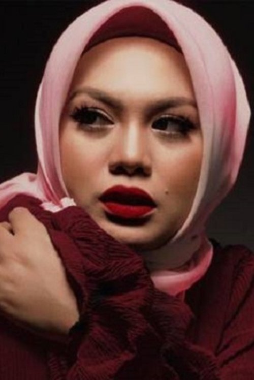 Zulin Aziz as Mimi