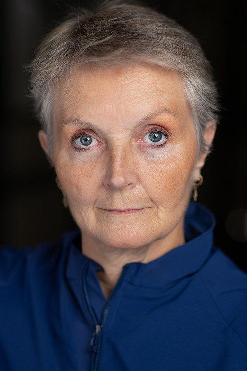 Stephanie Barton-Farcas as Dutch Woman