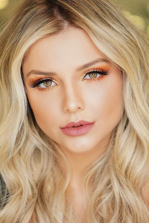 Carol Bresolin as Lívia