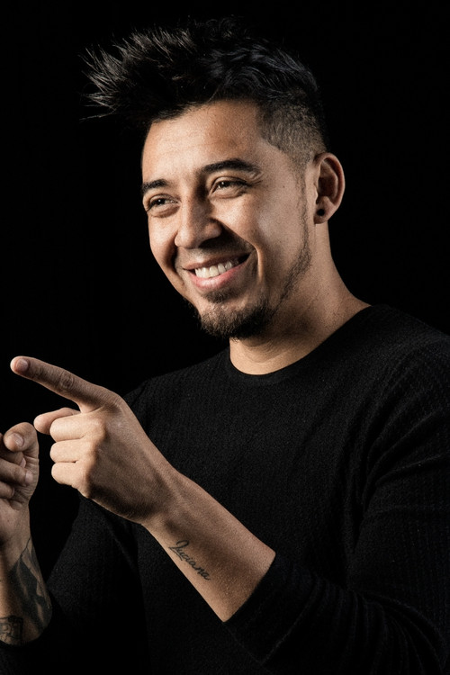 Yedinson Flórez as Yimmy Barón / Paola Linares