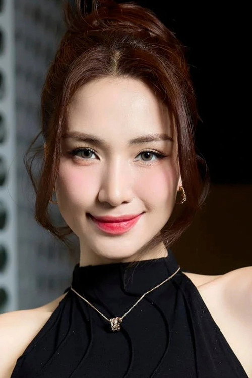 Hòa Minzy as Hạnh