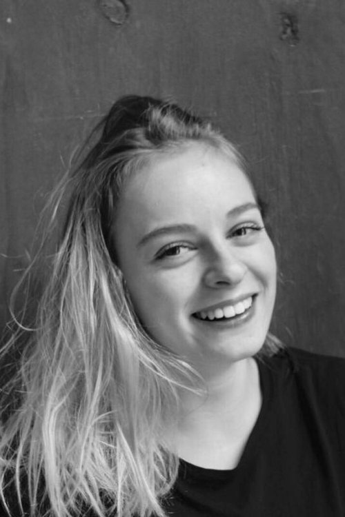 Alice Dardenne as Anya