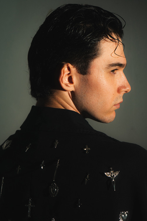 Iván Lledó as Experto en WikiHow