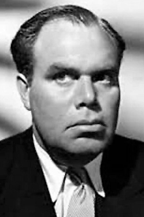 Peter Bull as Botschafter De Sadesky