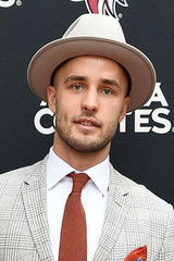 Niklas Hjalmarsson as D