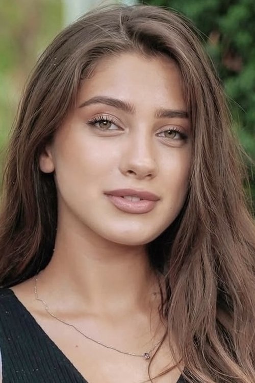 Fidan Aliyeva as Aysun