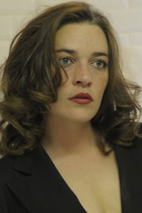 Prune Lichtle as Mère de Roger