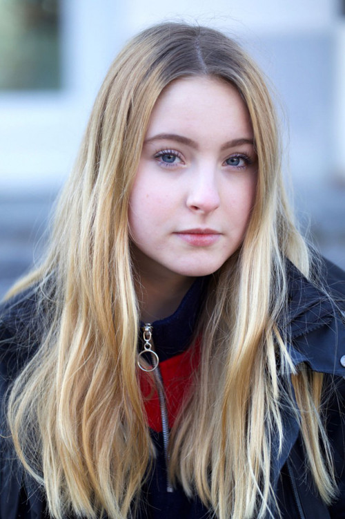 Lea Müller as Merry the Clown