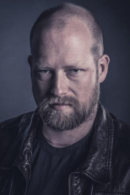 Hubertus Geller as Kurt Sanders