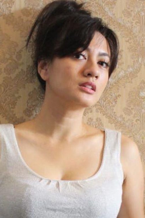 Yeyen Lidya as Risma