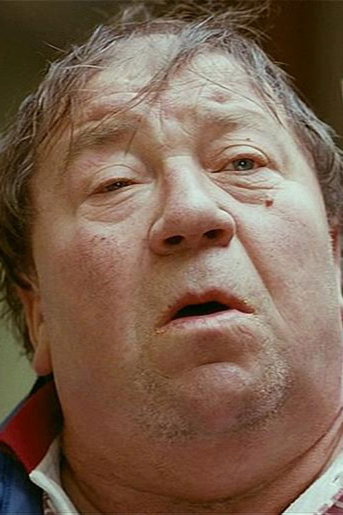 Aleksandr Seleznyov as Scrap collector