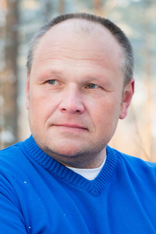 Erkki Tikan as Officer