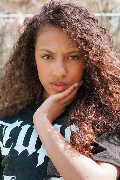 Thamia Timas Soares as Ish