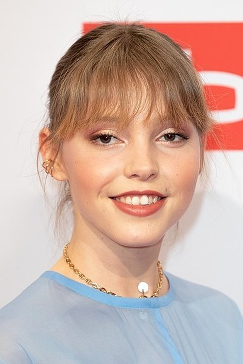 Lina Larissa Strahl as Ella