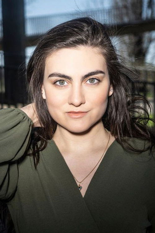 Selin Dörtkardes as Anissa