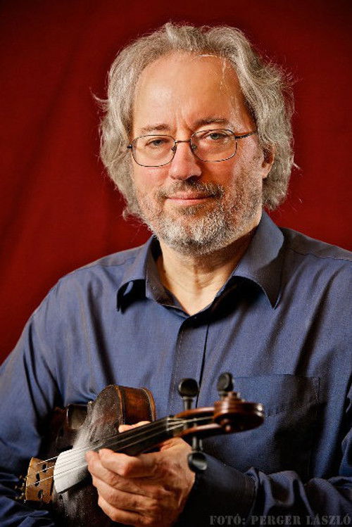 Sebő Ferenc as Énekes