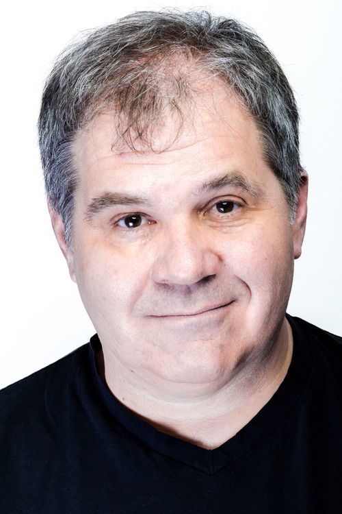 Charles Gaudreau as Propriétaire d'appartement