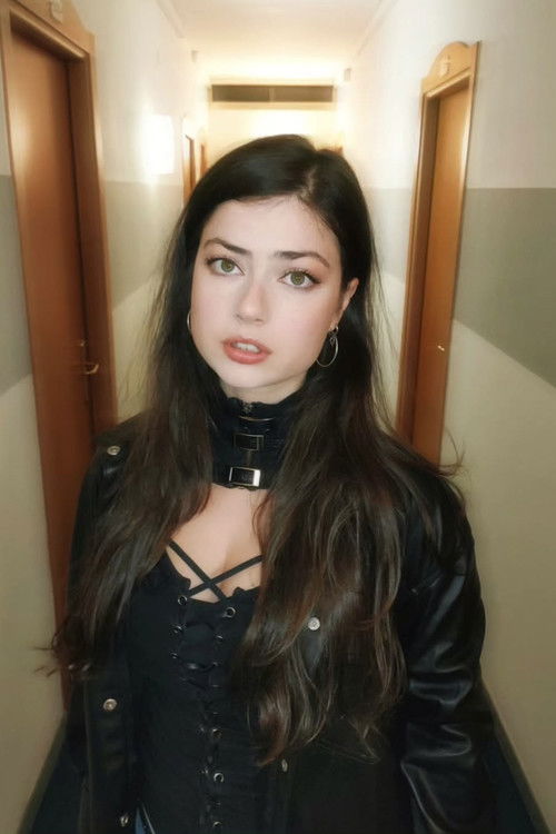 Karlotta Dalipi as Cantante Quindie