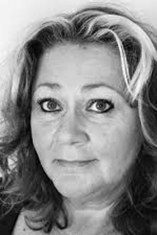 Stacey Guthrie as Liz Stewart