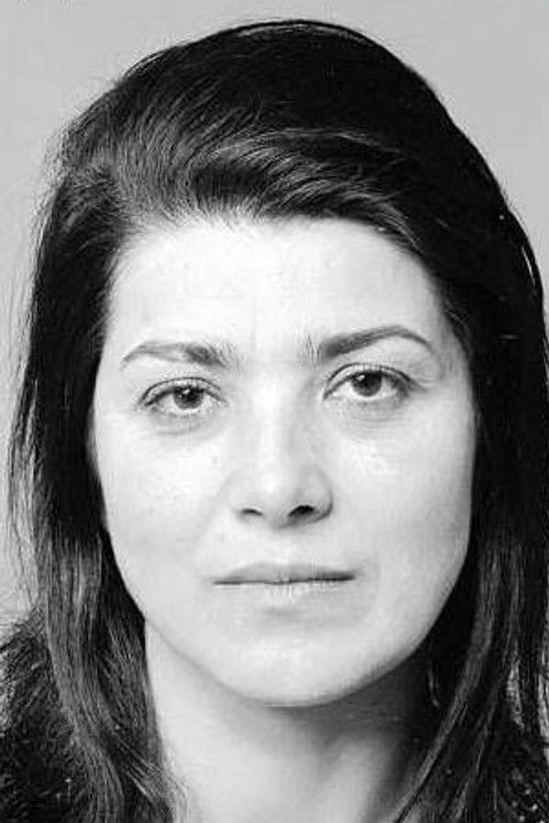 Aurora Cornu as Aurora, the novelist