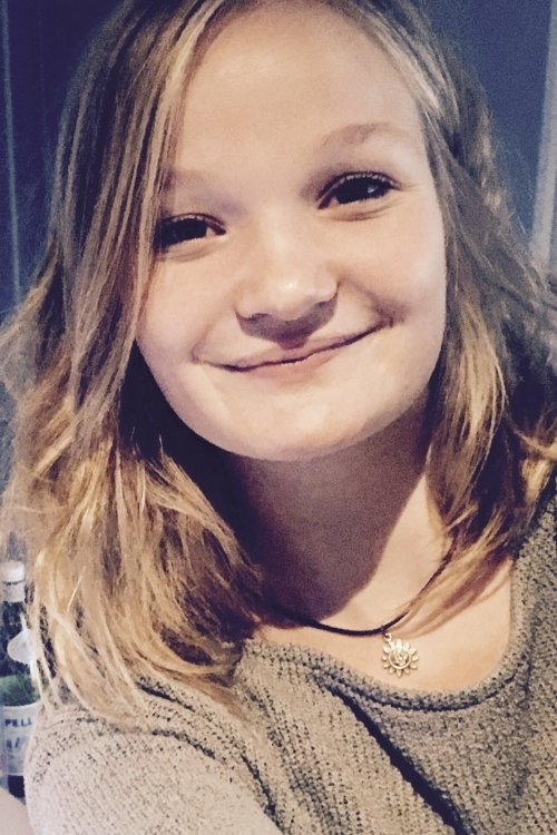 Helen Blaschke as Mira (voice)