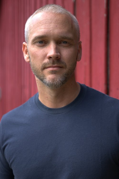 Bryan Guarino as Sean