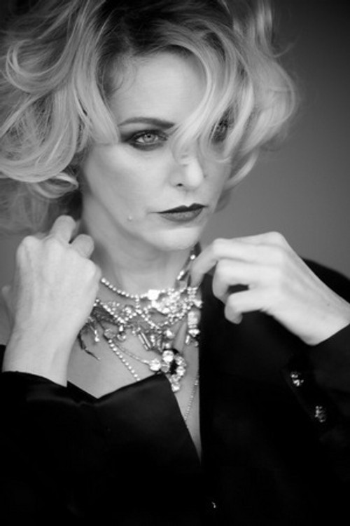 Simonetta Gianfelici as Ambra Altar