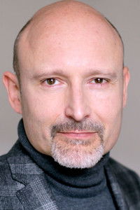 Léopold Simalty as Anesthésiste