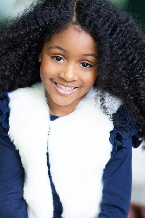 Jaxon Rose Moore as Izzy