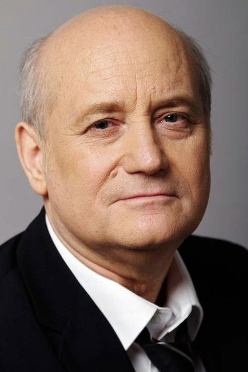 Rémy Steelcox as Spectator at the Opera (uncredited)