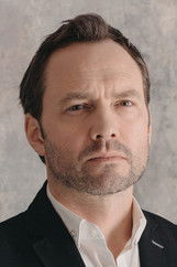 Viktor Vasilyev as Леонид