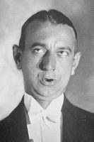 Richard Eybner as Seni