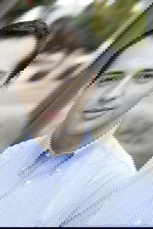 Patrick Donohue as Earl