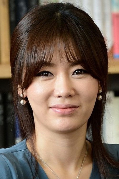 Ahn Seon-yeong as Female Professor