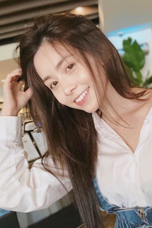 Frances Wu as Xiao-Yu (Yun-Ru's Daughter)