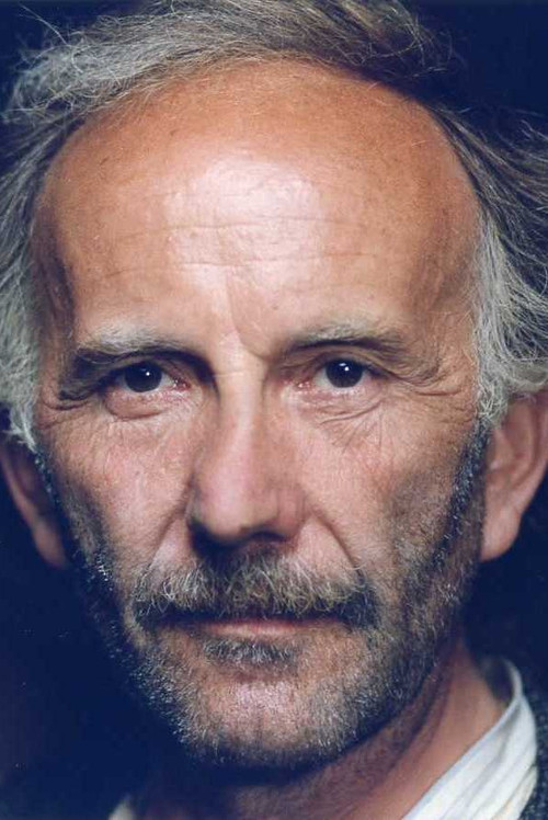 Nicola Di Pinto as Le portier de l'hôtel de Naples