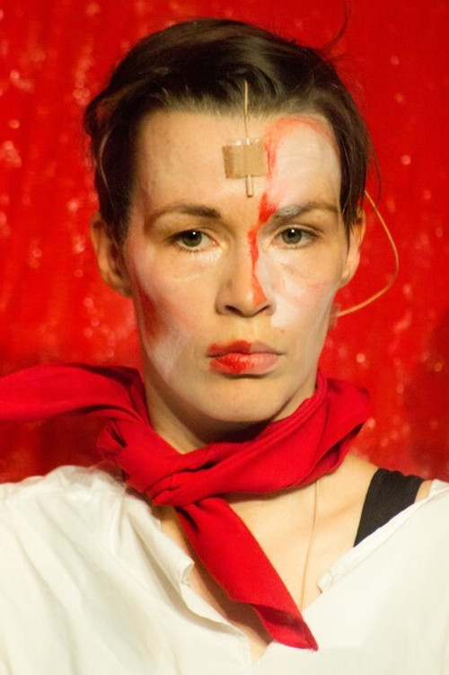 Jule Flierl as Beate