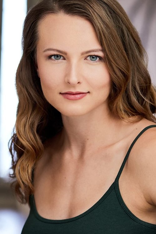 Brianna Ripkowski as Izzy